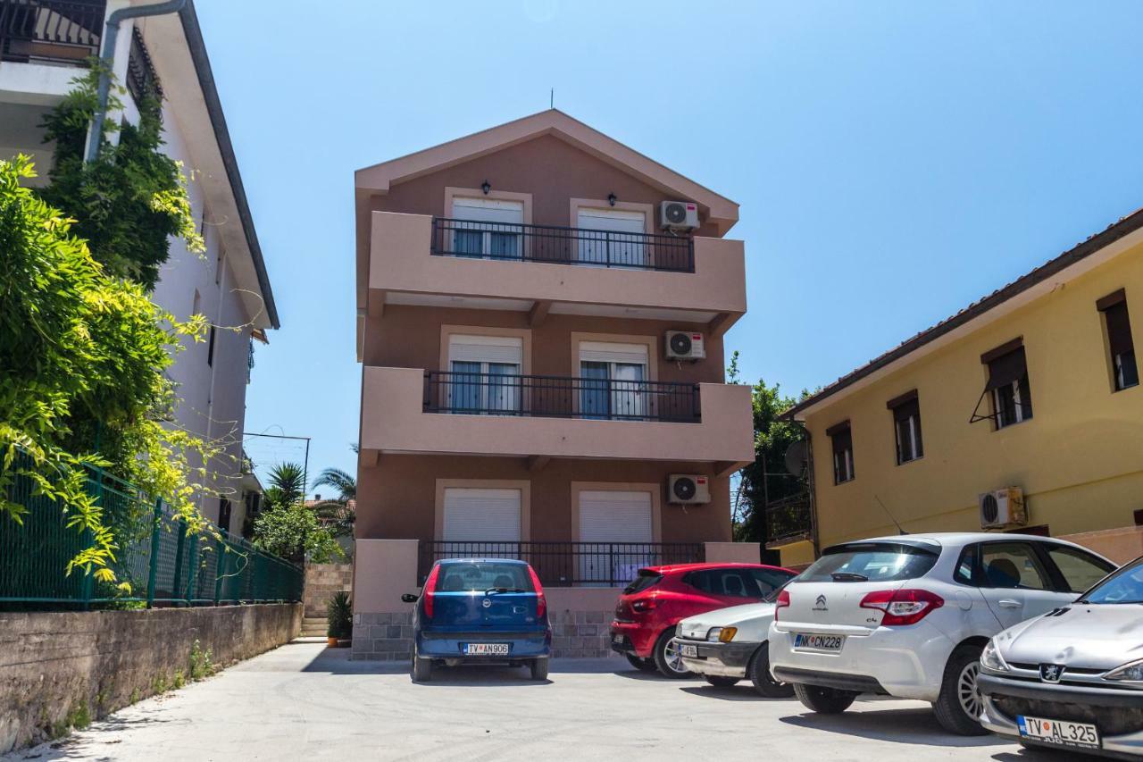 Fort City Apartments Tivat Bagian luar foto